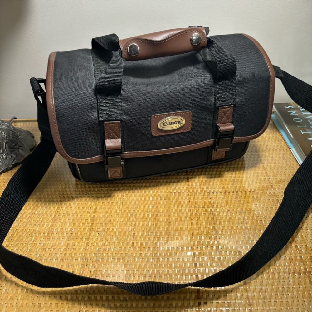 Canon large camera bag with adjustable long strap